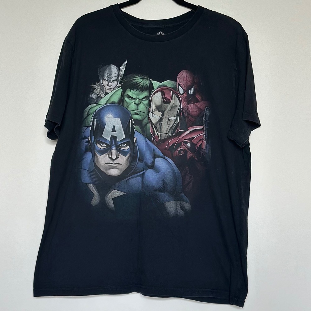 Disney Store Marvel Avengers Graphic T-Shirt Mens XL Black Captain America Hulk